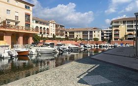 Appt 2 pièces Port Fréjus - méga terrasse + garage